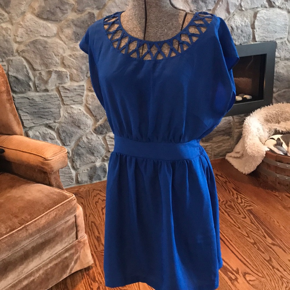 Perfect blue color detailed collar dress